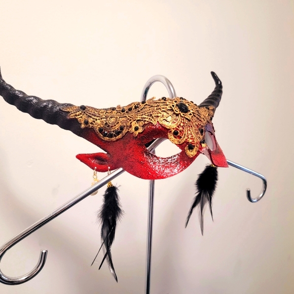 Mask - Picture 3 of 4